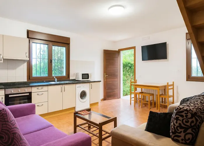 Chalet Casa Con Jardin En Poo De - La Vicoca *